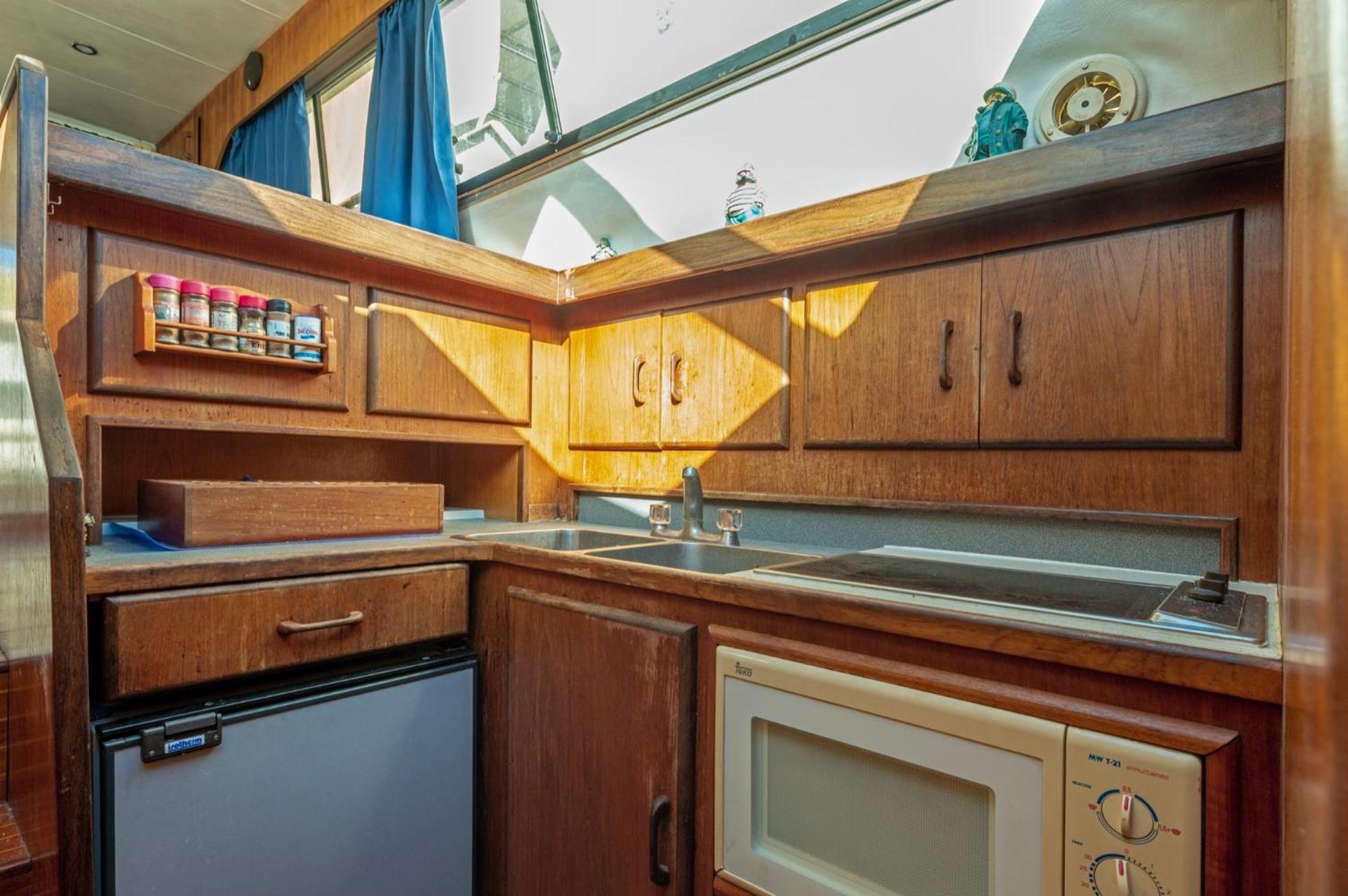 Boat Accommodations Barcelona سان أدريان دي بيزوس المظهر الخارجي الصورة