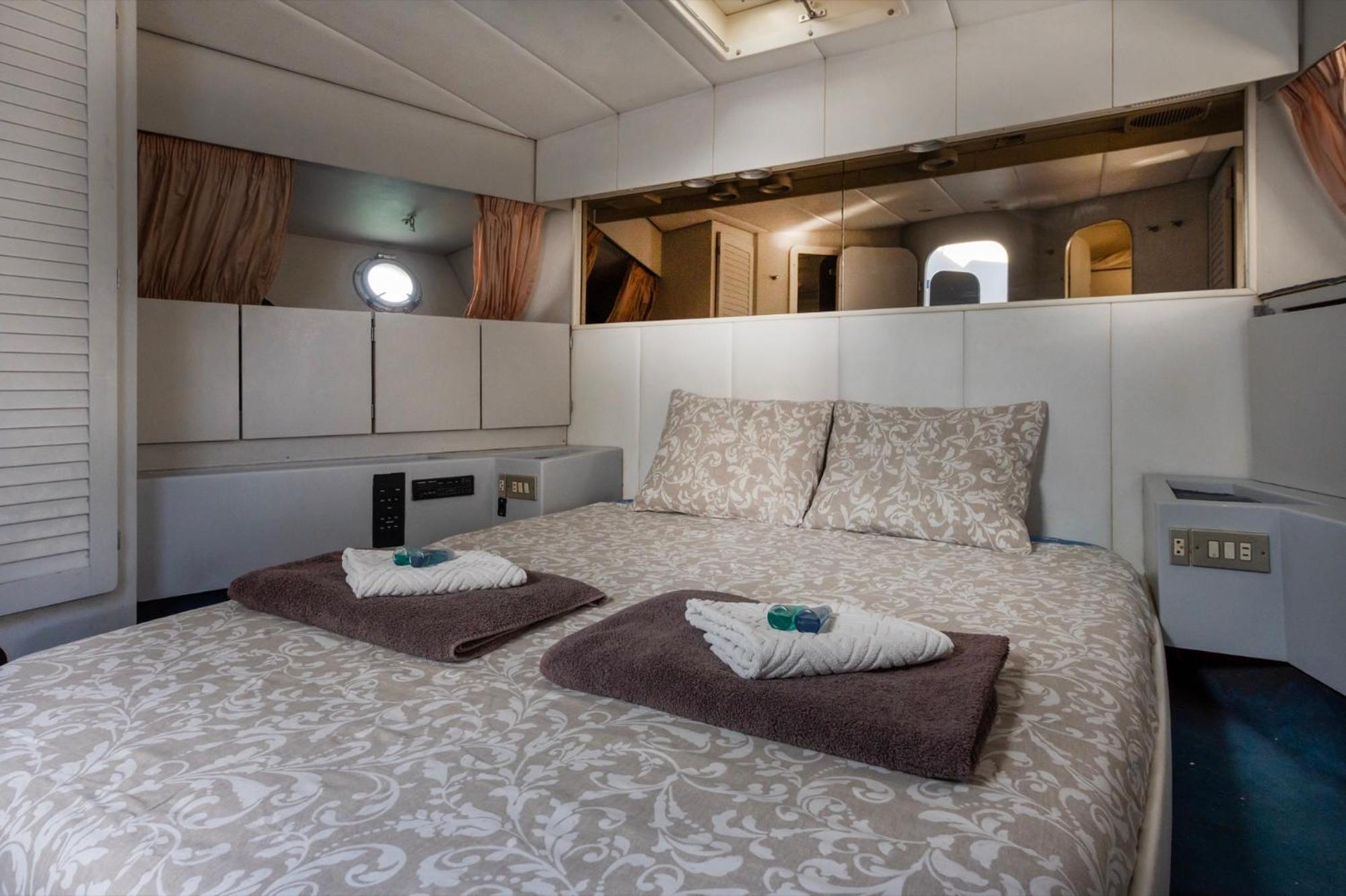 Boat Accommodations Barcelona سان أدريان دي بيزوس المظهر الخارجي الصورة