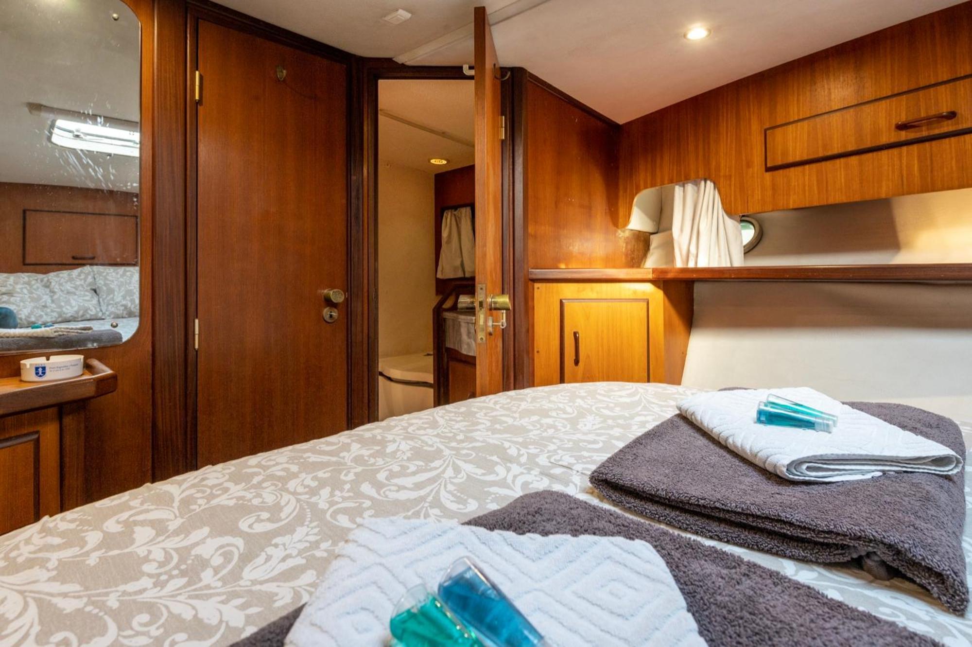 Boat Accommodations Barcelona سان أدريان دي بيزوس المظهر الخارجي الصورة