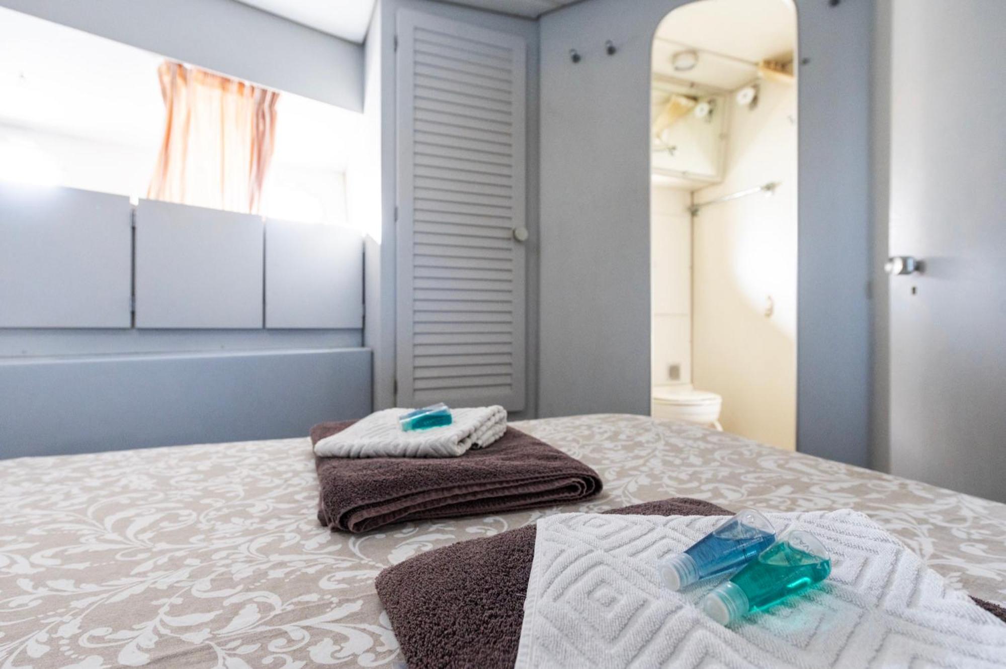 Boat Accommodations Barcelona سان أدريان دي بيزوس المظهر الخارجي الصورة
